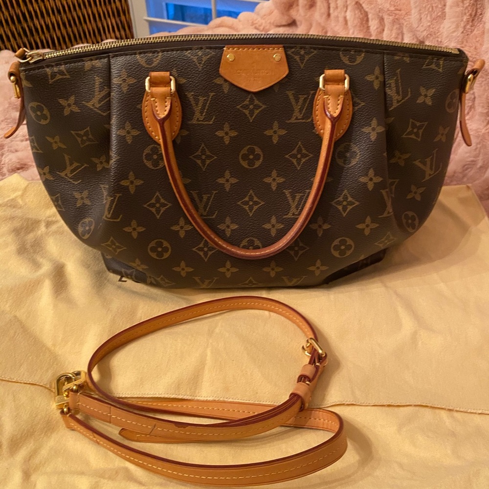 AUTHENTIC LOUIS VUITTON TURENNE MM 🔥OUT OF STOCK